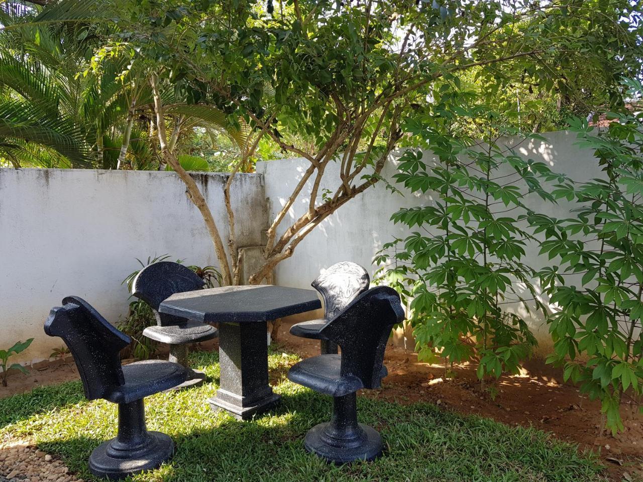 My Whales Guest House Banduramulla Extérieur photo